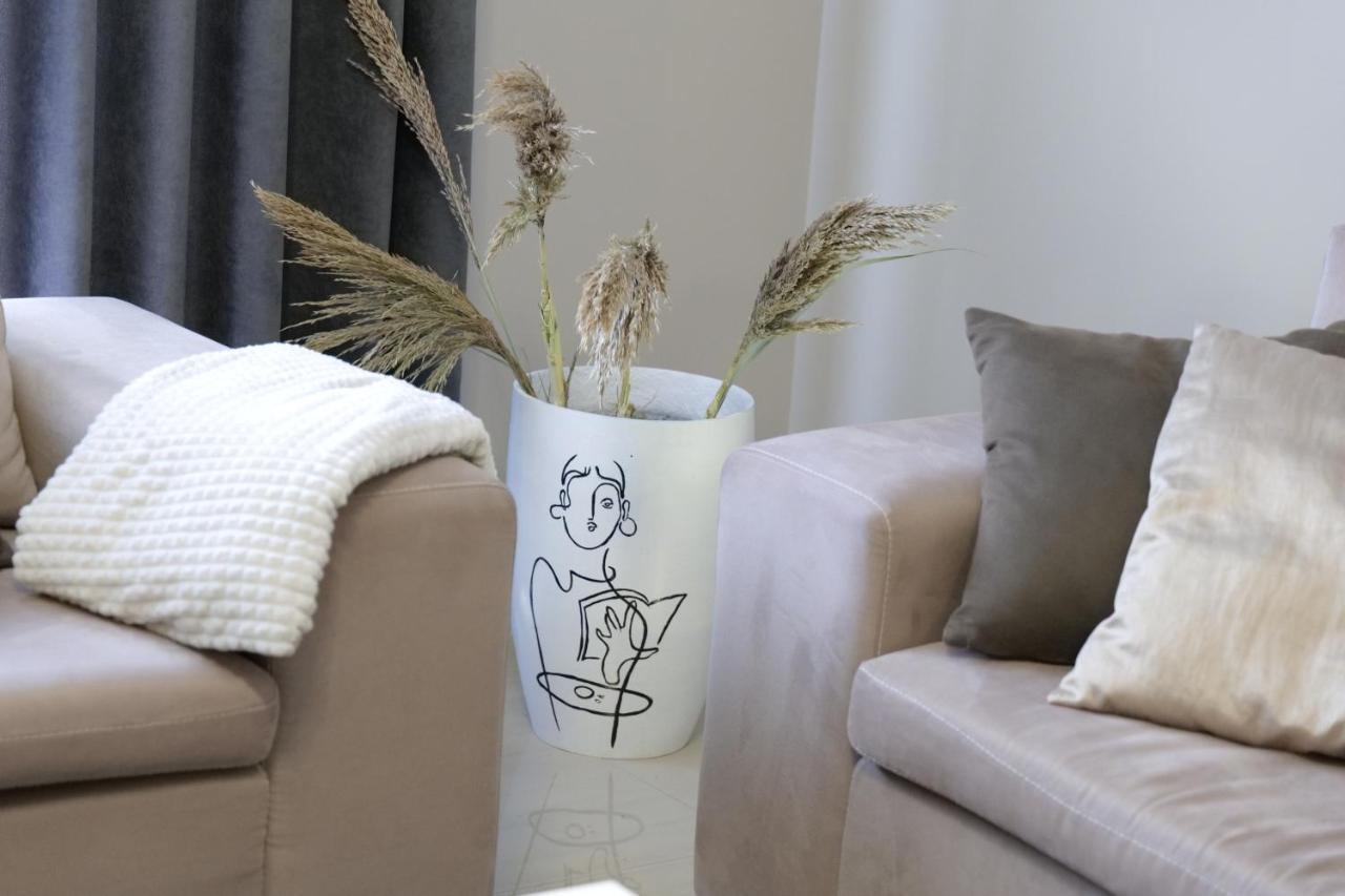 Luxury In Apartment *